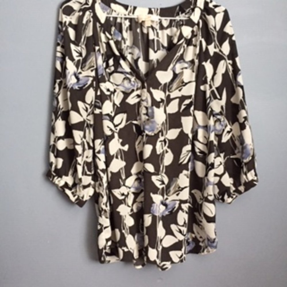 COLLECTIVE CONCEPTS 3/4 SLEEVE BLOUSE. SIZE L. COLORS BLACK, GRAY AND WHITE.